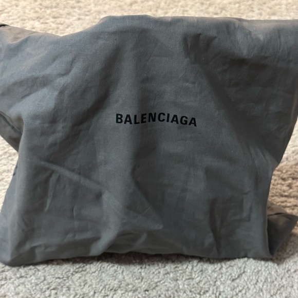 BALENCIAGA
Women Hourglass Polka Dot Leather Tote Shoulder Bag Black - Picture 7 of 7